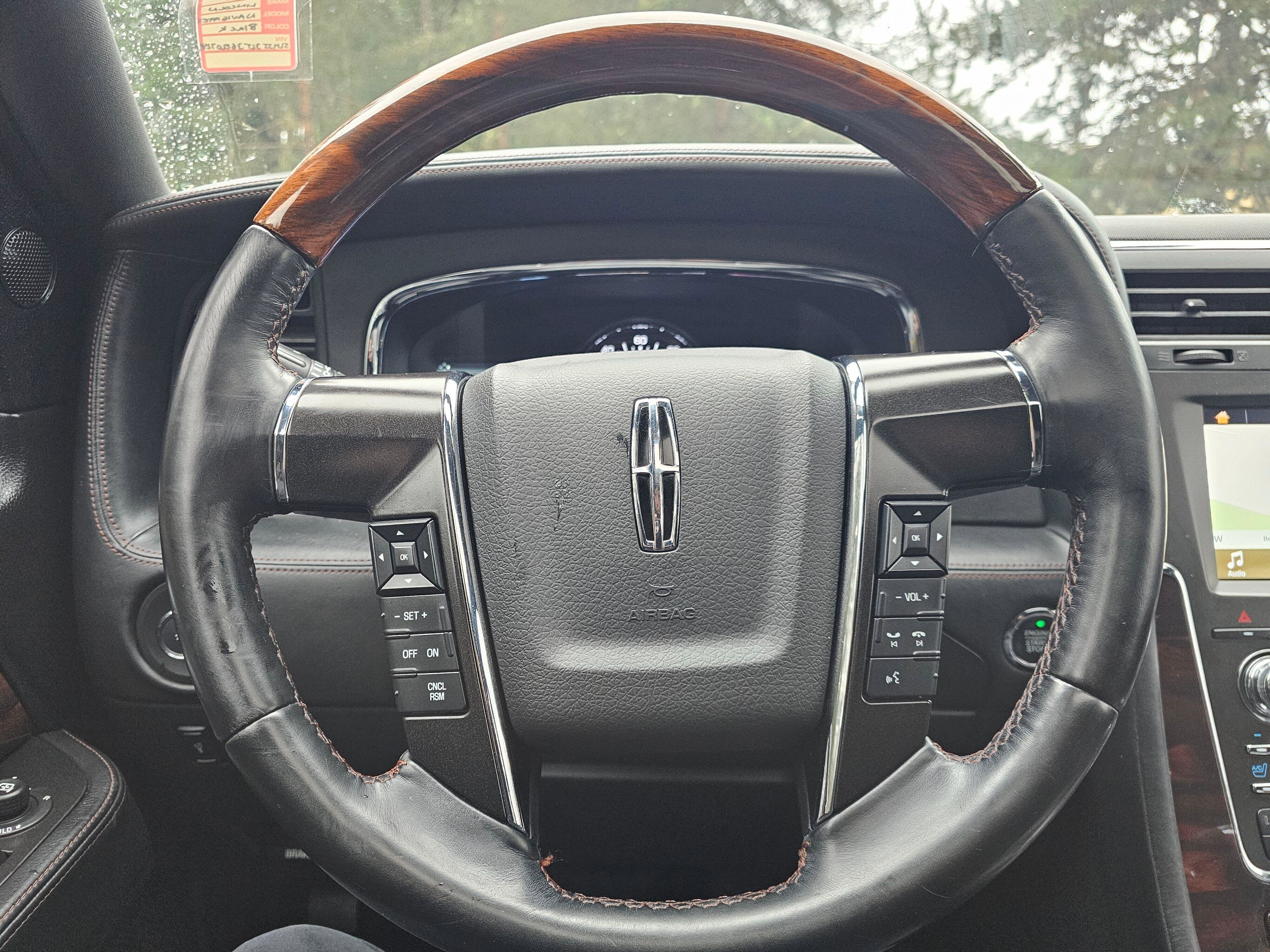 Used 2016 Lincoln Navigator L Reserve image 25