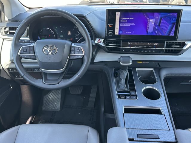 Used 2025 Toyota Sienna XLE image 11