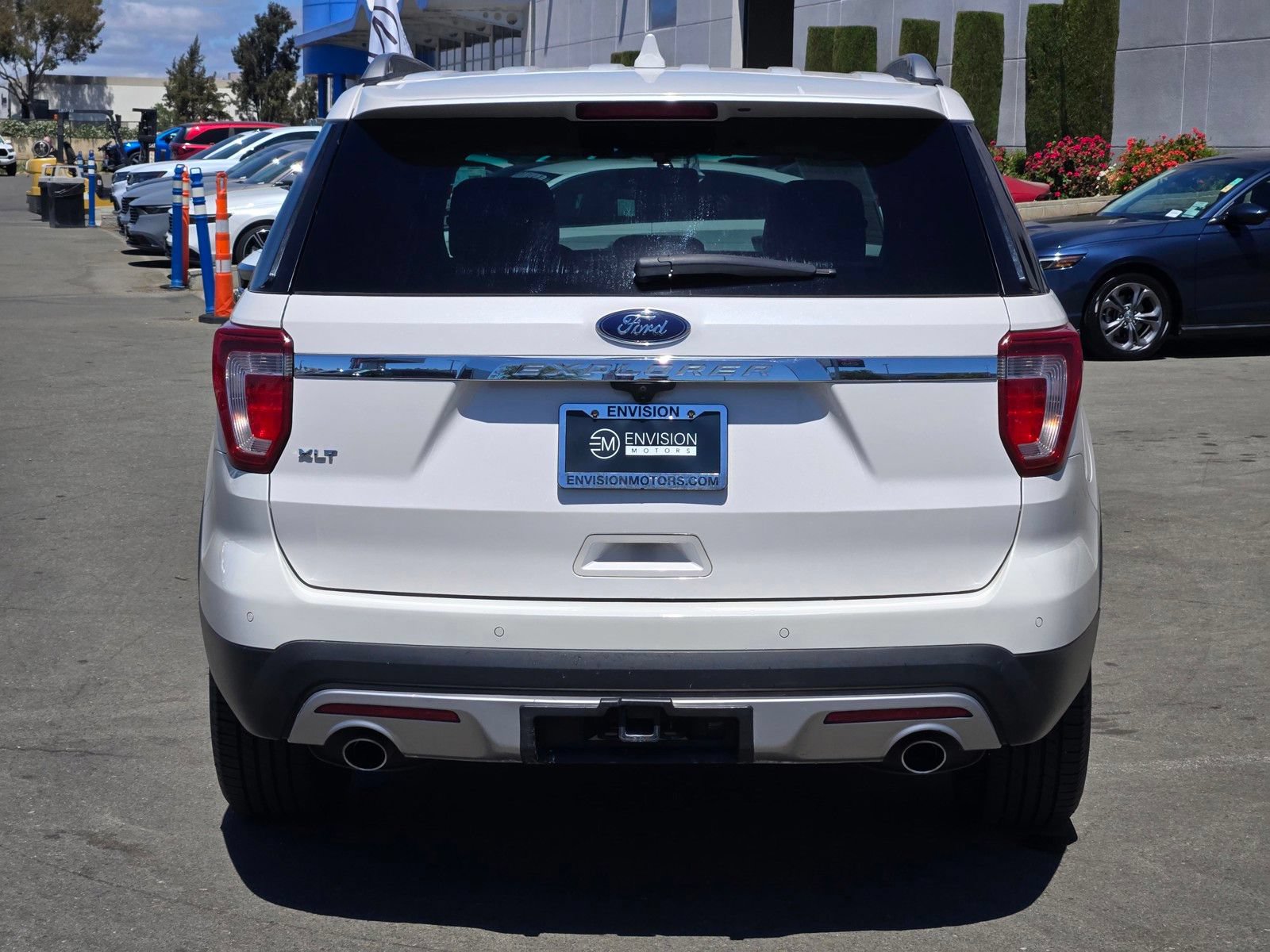 Used 2017 Ford Explorer XLT w/ Equipment Group 202A FWD image 6