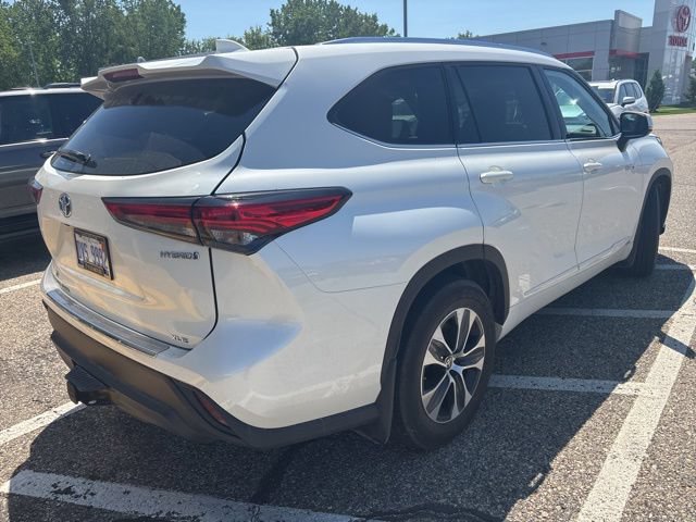 Used 2021 Toyota Highlander XLE AWD/4WD image 8