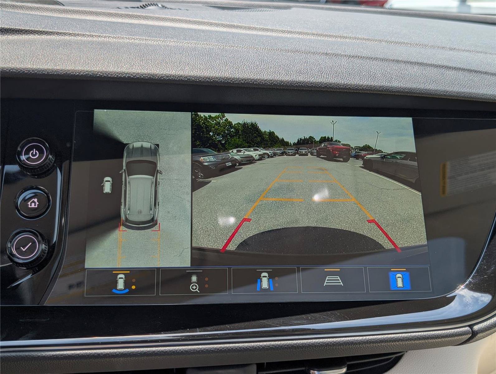 Used 2023 Buick Envision Avenir AWD/4WD image 32