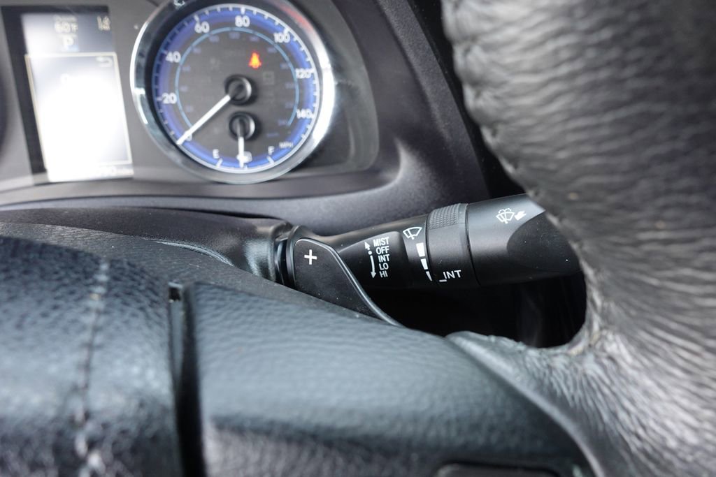 Used 2018 Toyota Corolla L image 18