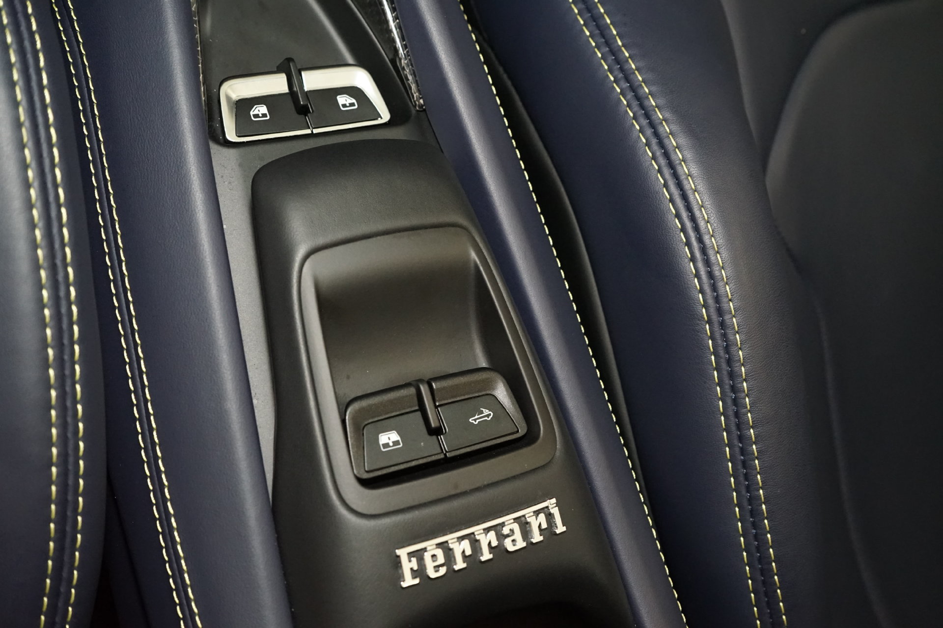 Used 2022 Ferrari F8 Tributo RWD image 21