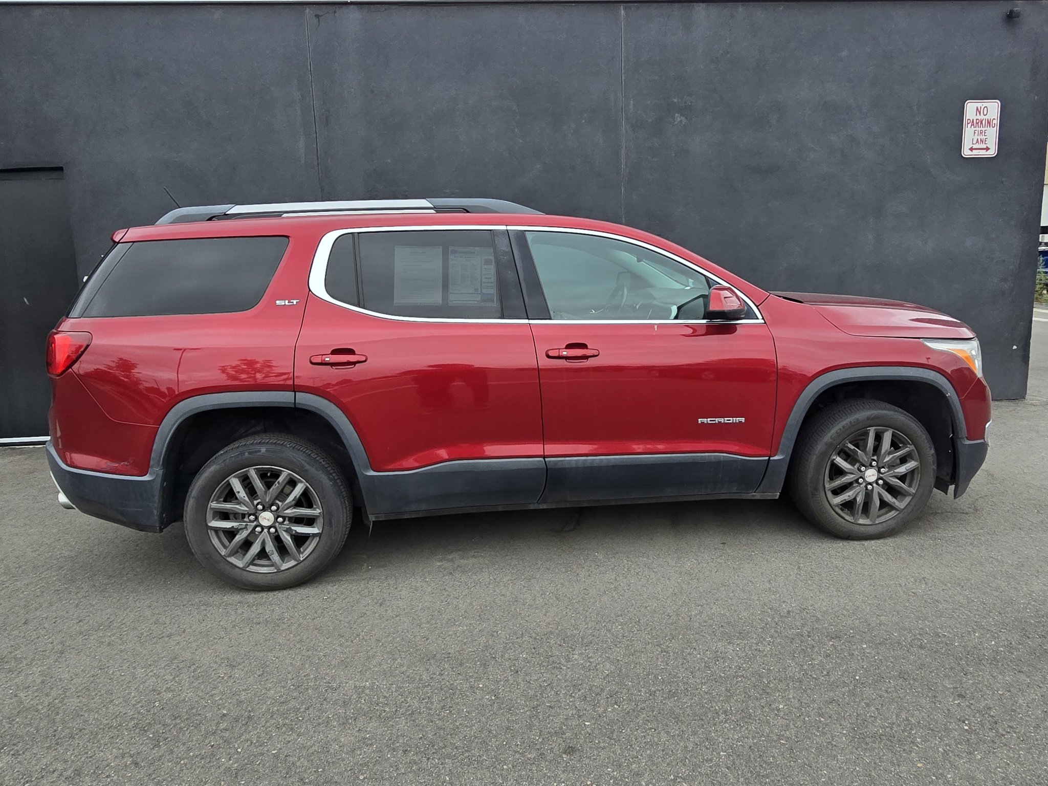 Used 2019 GMC Acadia SLT FWD image 14