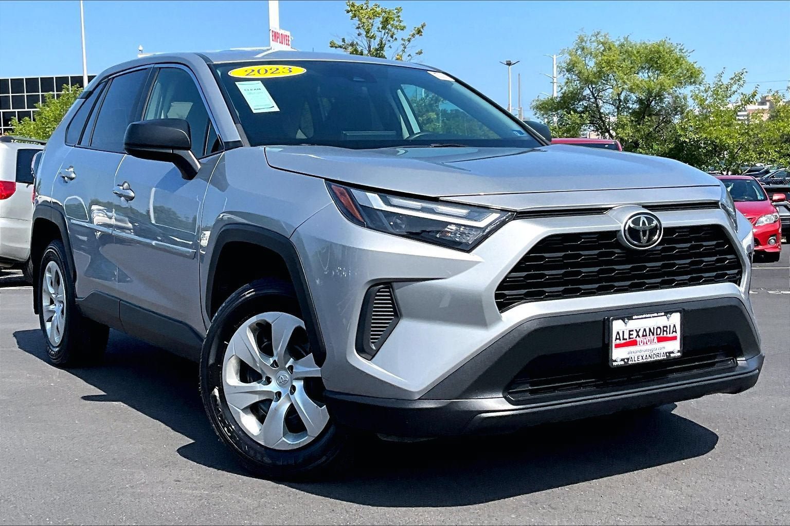 Used 2023 Toyota RAV4 LE AWD/4WD image 2