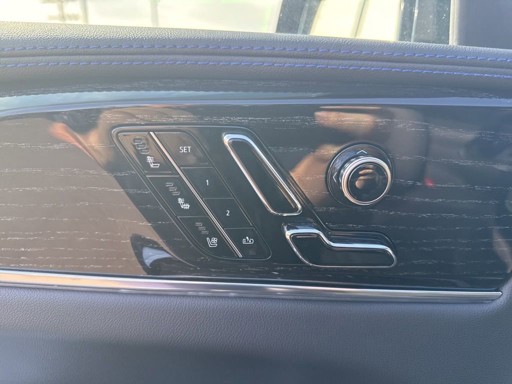 Used 2025 Cadillac Escalade IQ Luxury 1 AWD/4WD image 11