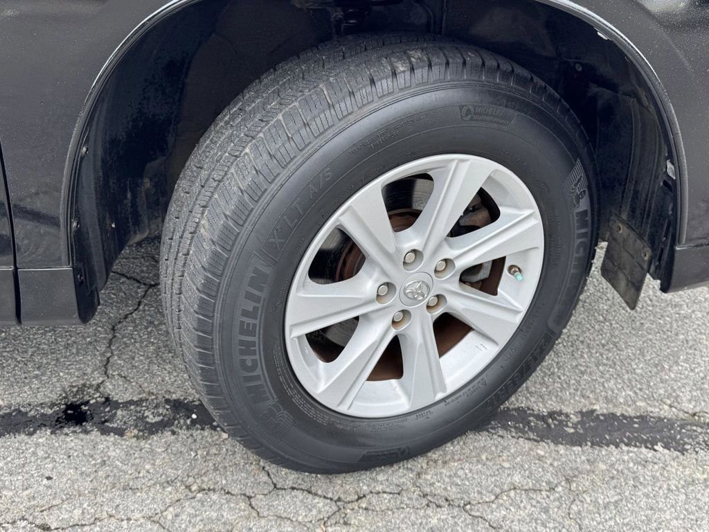 Used 2013 Toyota Highlander SE image 38
