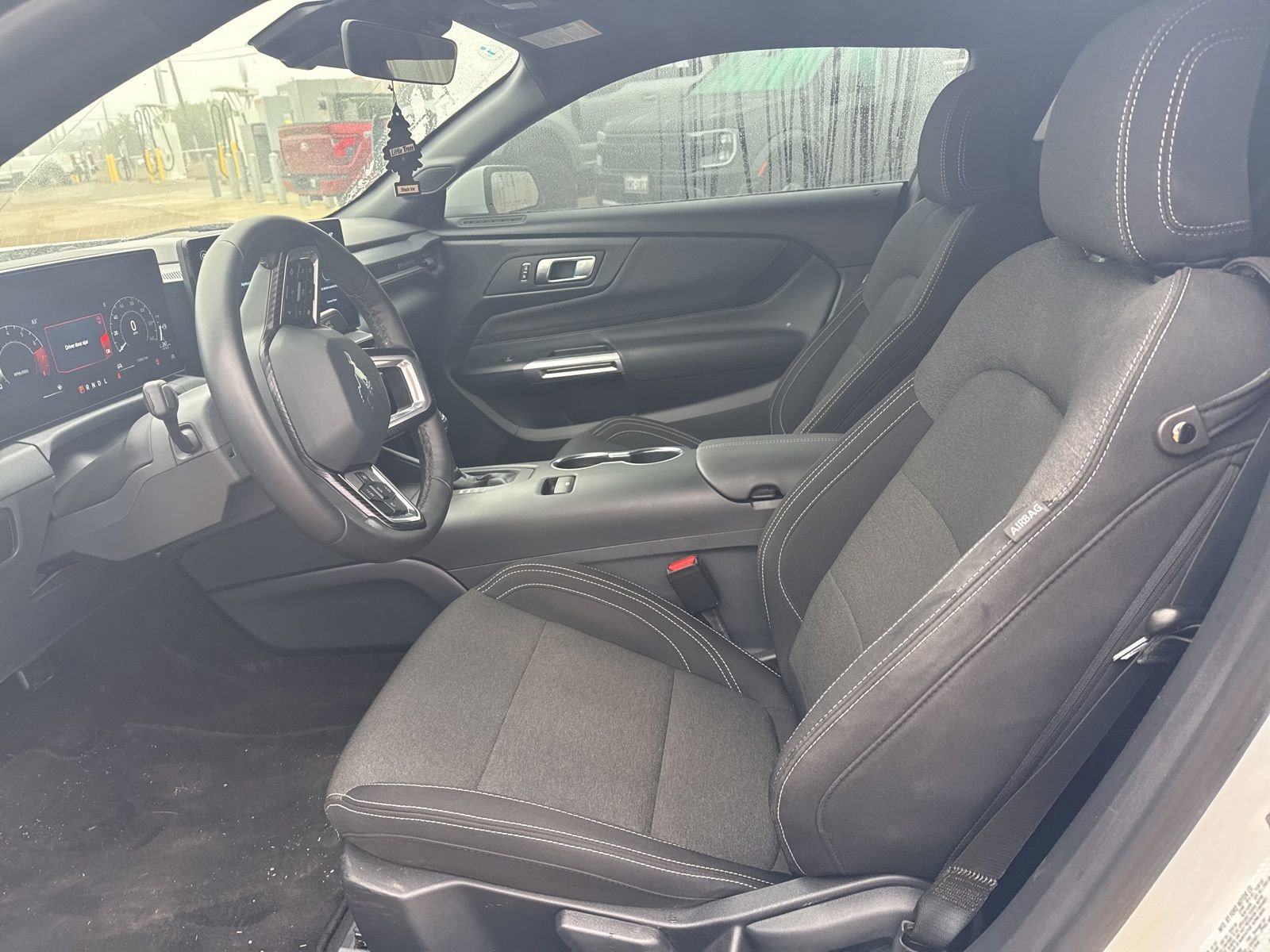 Used 2025 Ford Mustang Coupe RWD image 9