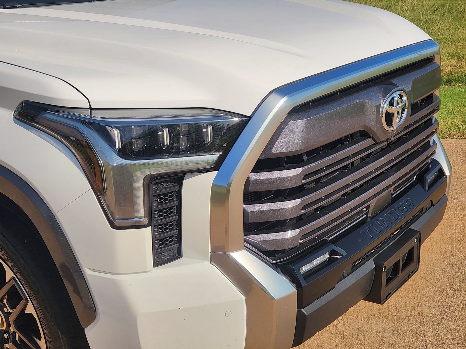 Used 2023 Toyota Tundra Limited AWD/4WD image 12
