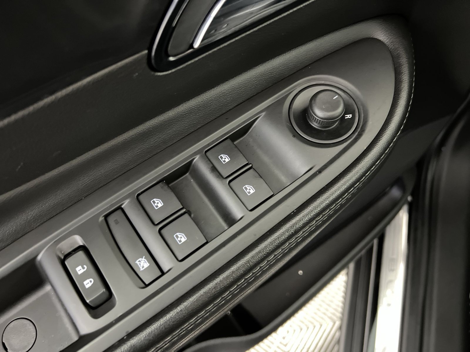Used 2021 Buick Encore Preferred w/ Safety Package FWD image 15