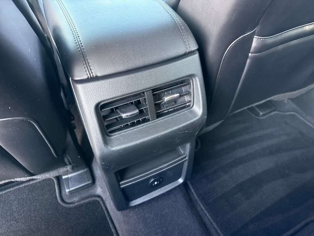 Used 2024 Ford Edge SEL AWD/4WD image 16