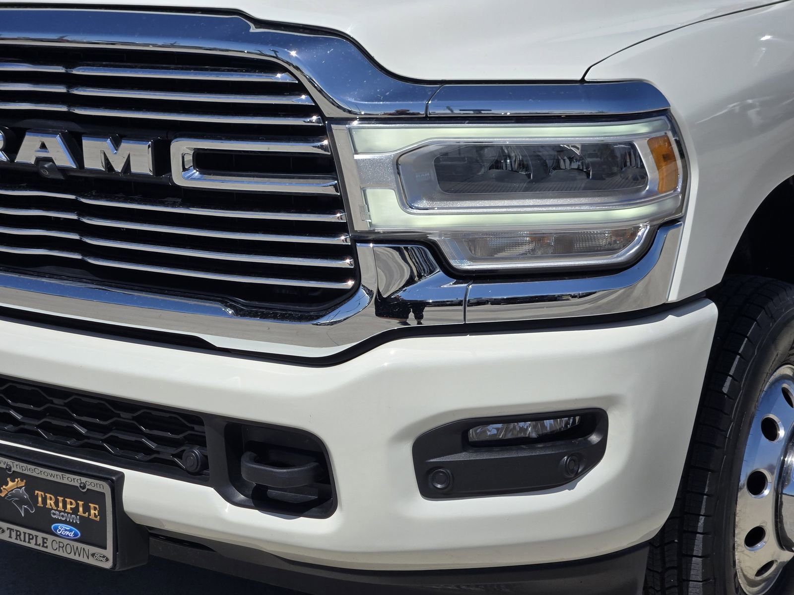 Used 2024 RAM 3500 Laramie w/ Towing Technology Group AWD/4WD image 10
