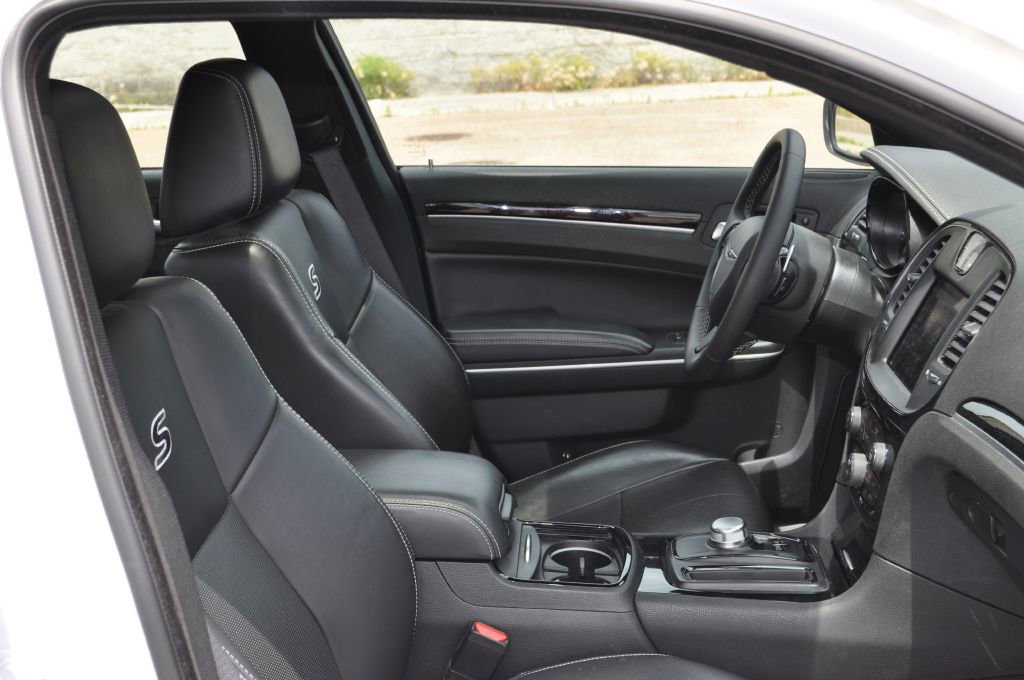 Used 2023 Chrysler 300 S w/ Comfort Group RWD image 23