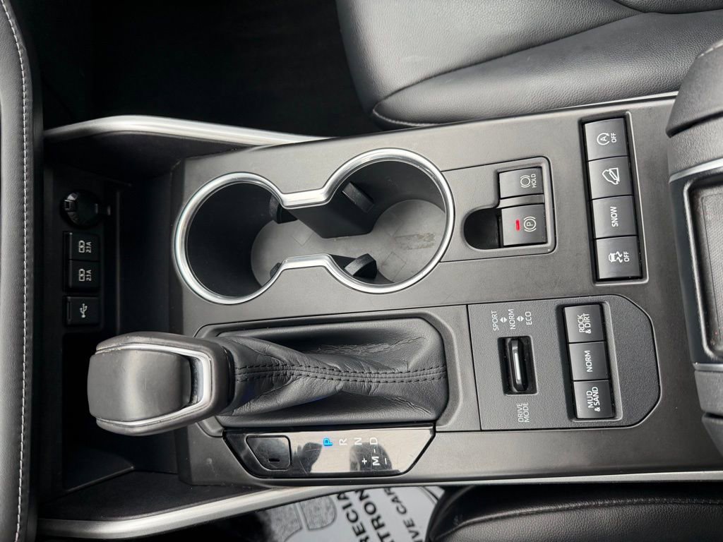 Used 2020 Toyota Highlander XLE image 28
