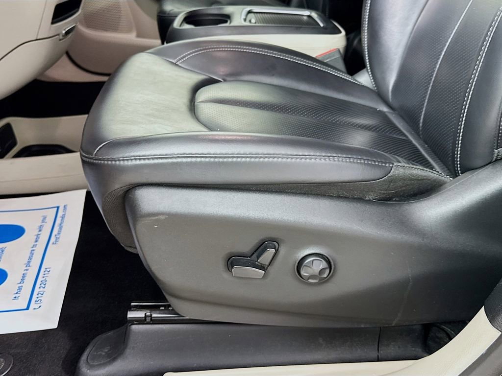 Used 2024 Chrysler Pacifica Touring-L FWD image 24