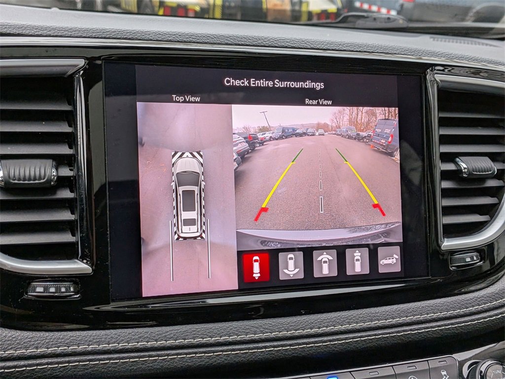 Used 2022 Chrysler Pacifica Limited w/ Uconnect Theater Family Group image 23