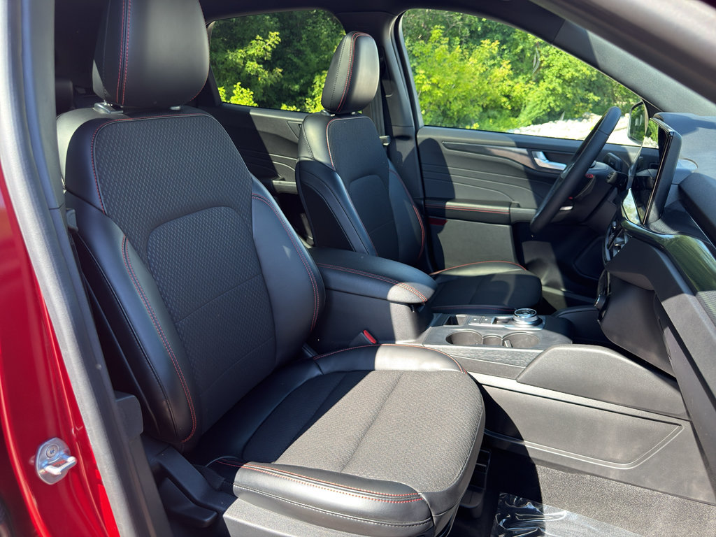 Used 2024 Ford Escape ST-Line w/ Tech Pack #1 AWD/4WD image 26