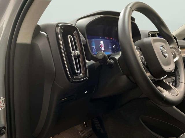 Used 2025 Volvo XC40 B5 Plus AWD/4WD image 28