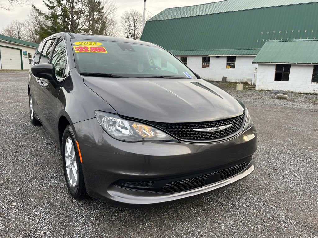 Used 2023 Chrysler Voyager LX image 5