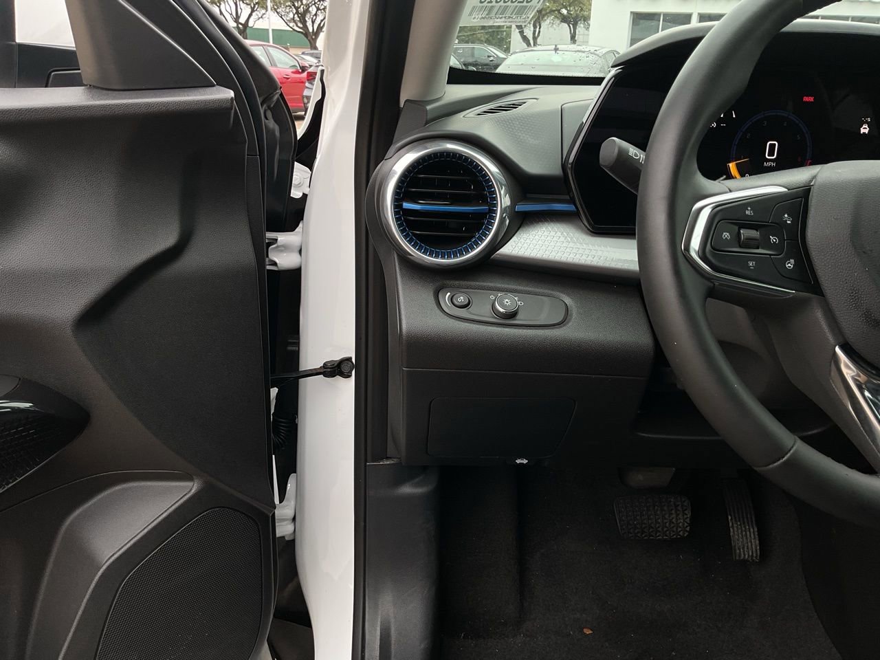 Used 2025 Chevrolet Trax LT w/ LT Convenience Package image 25