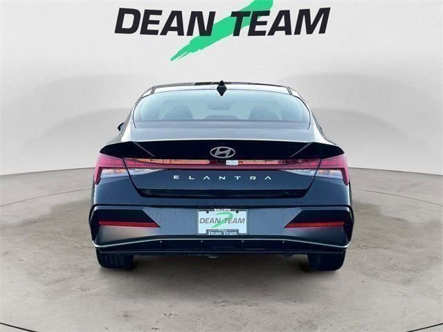 Certified 2025 Hyundai Elantra SEL w/ Cargo Package image 7