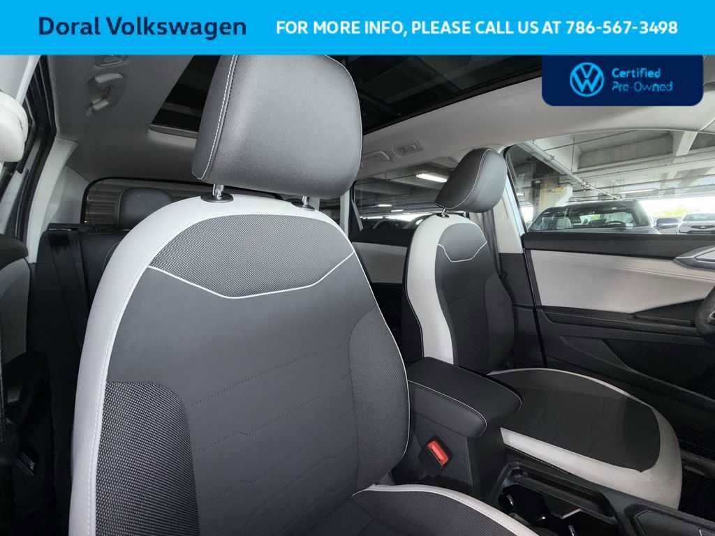 Used 2025 Volkswagen Taos SE FWD image 27