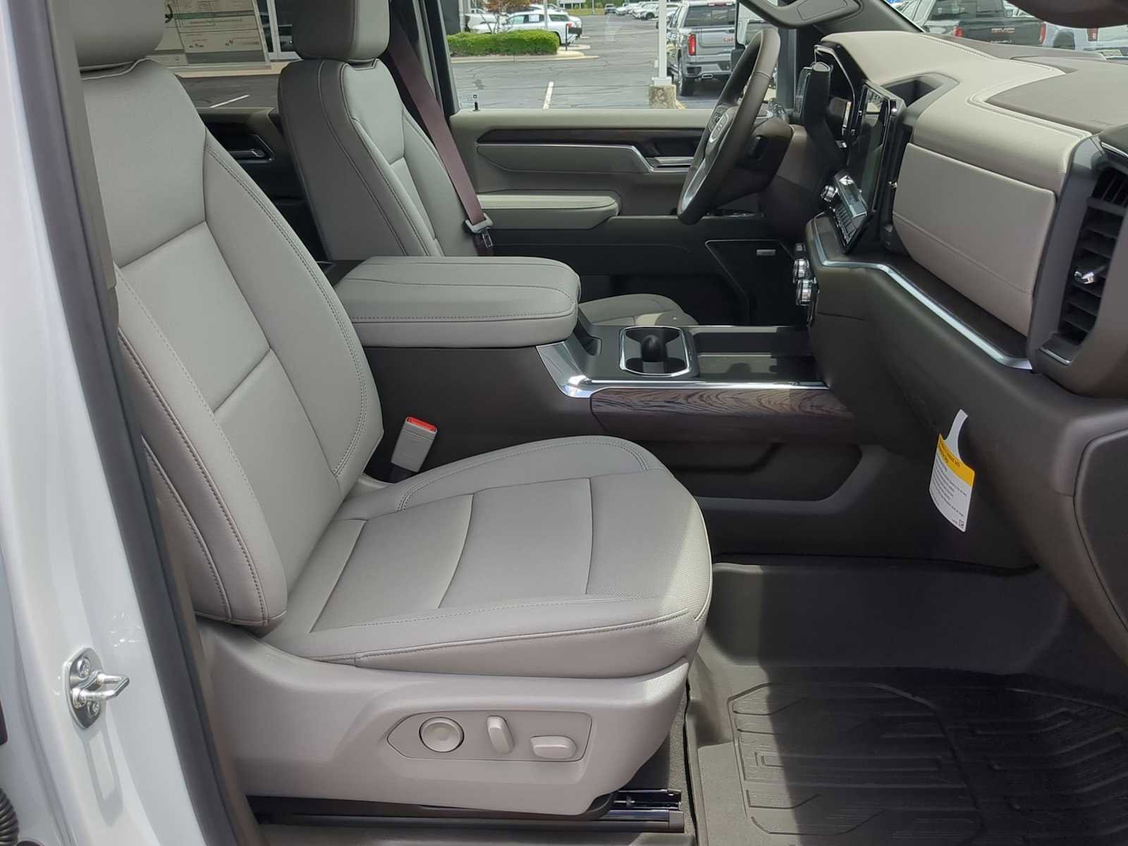 New 2025 GMC Sierra 2500 SLT w/ SLT Premium Package image 29