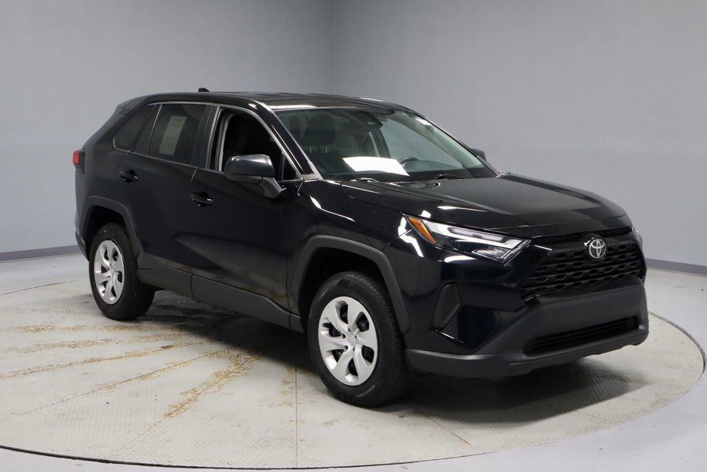Used 2023 Toyota RAV4 LE AWD/4WD image 1
