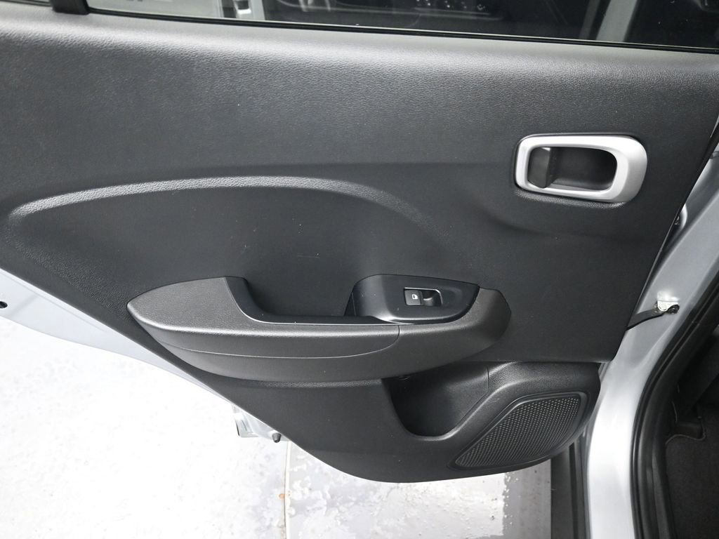 Used 2020 Hyundai Venue SEL image 23