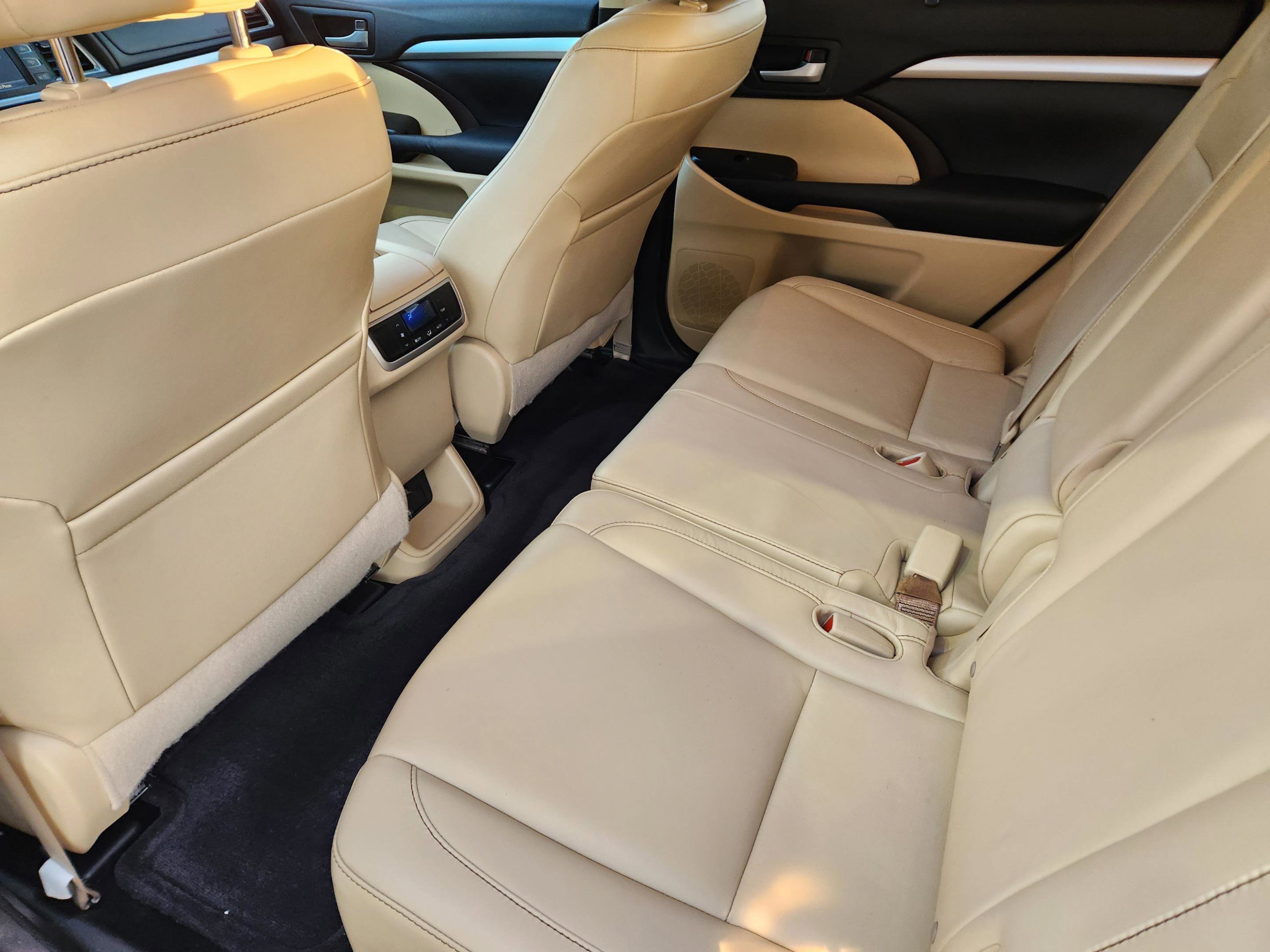 Used 2015 Toyota Highlander XLE image 26