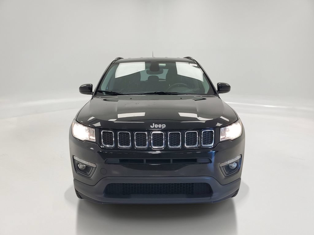 Used 2017 Jeep Compass Latitude w/ Popular Equipment Group AWD/4WD image 2