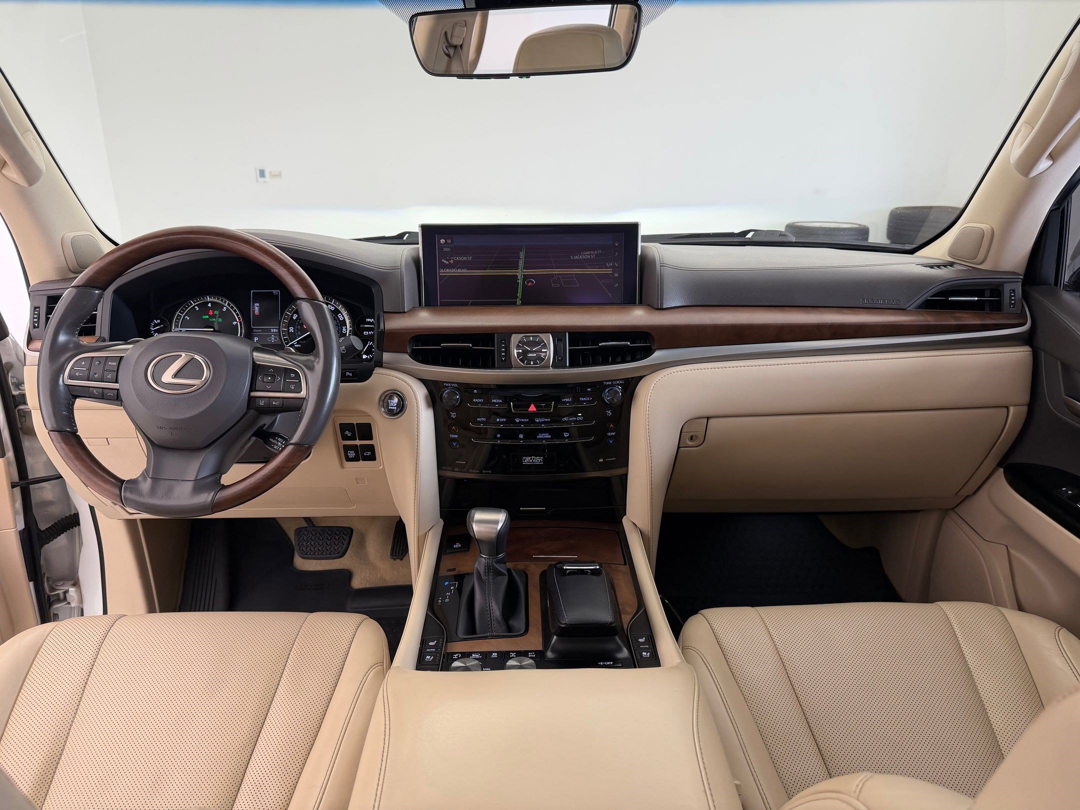Used 2020 Lexus LX 570 4WD w/ Luxury Package image 16