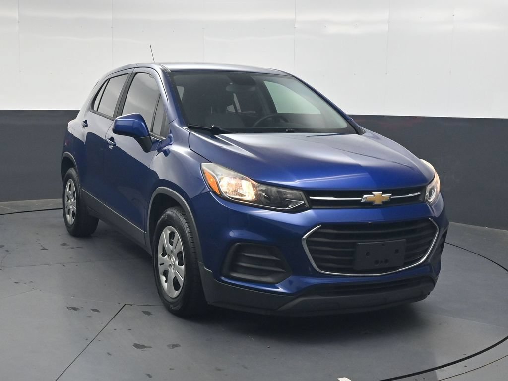 Used 2017 Chevrolet Trax LS FWD image 2