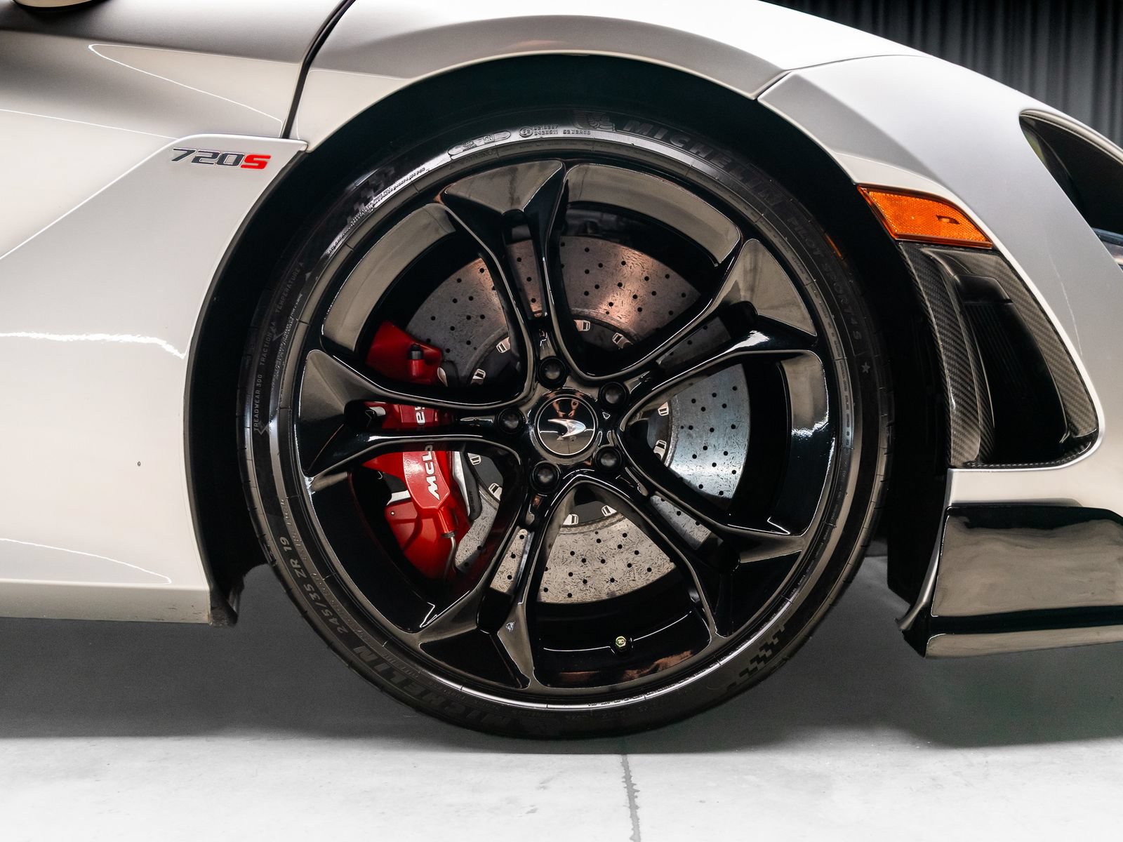 Used 2019 McLaren 720S RWD image 30