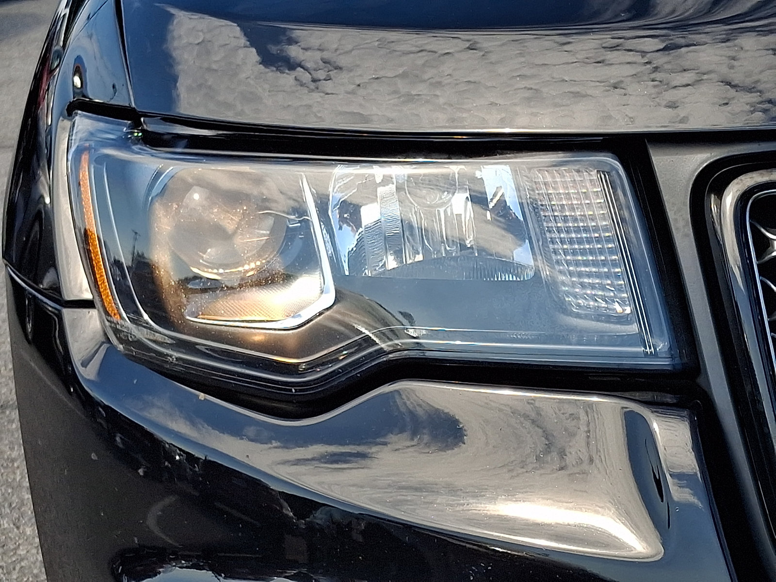 Used 2019 Jeep Grand Cherokee Altitude AWD/4WD image 9