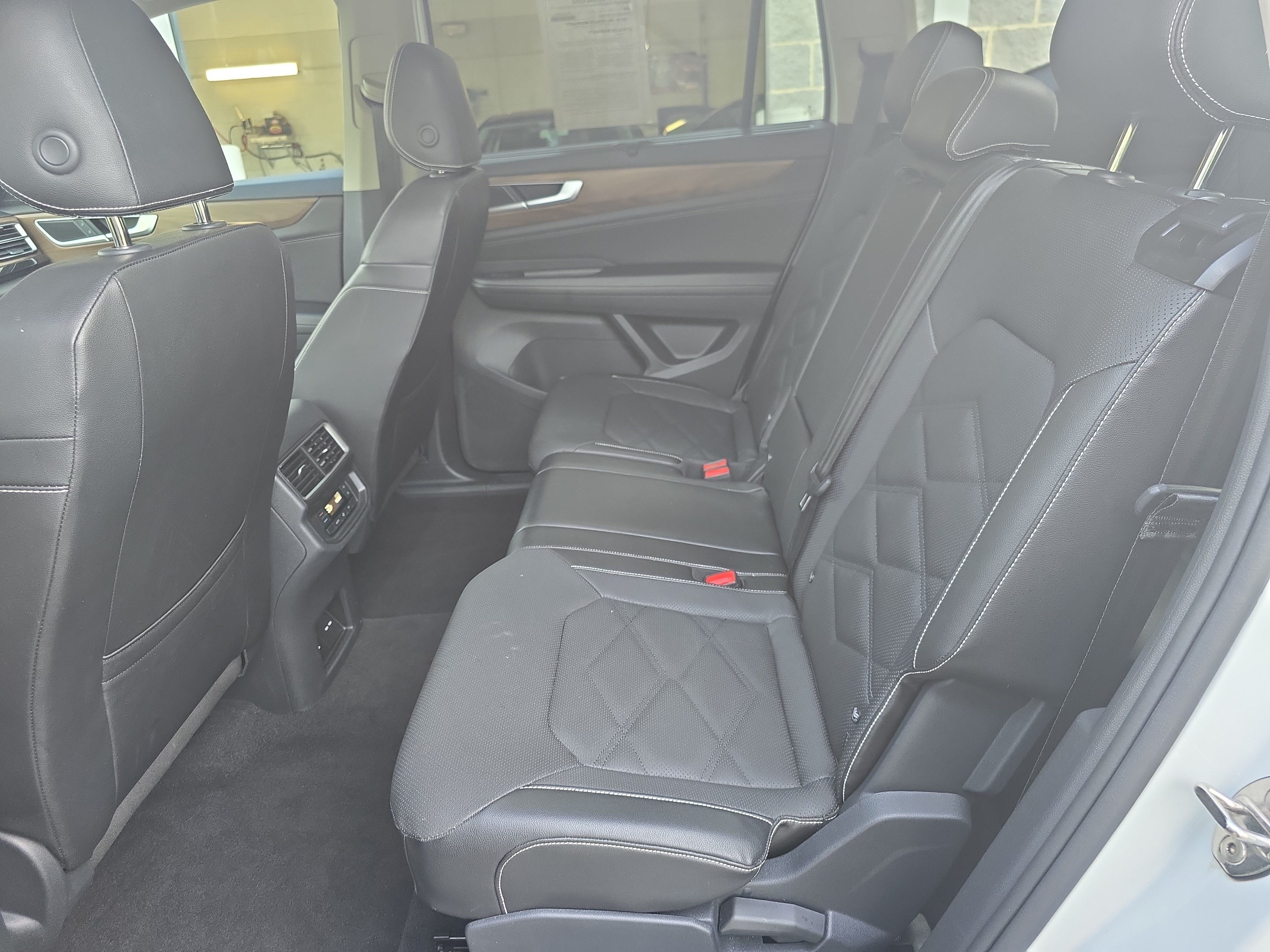 Used 2025 Volkswagen Atlas SE FWD image 13