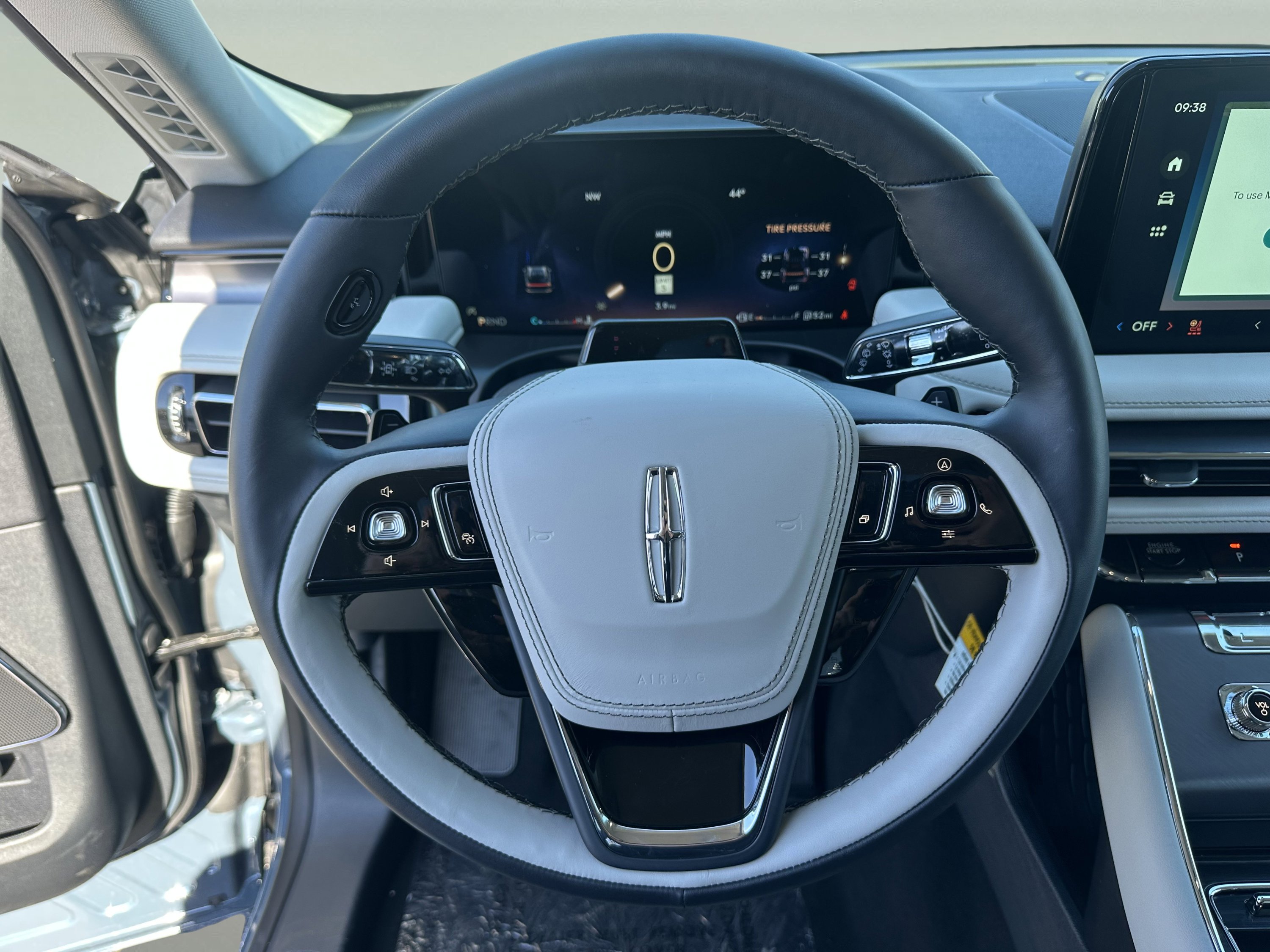 New 2026 Lincoln Aviator AWD image 13