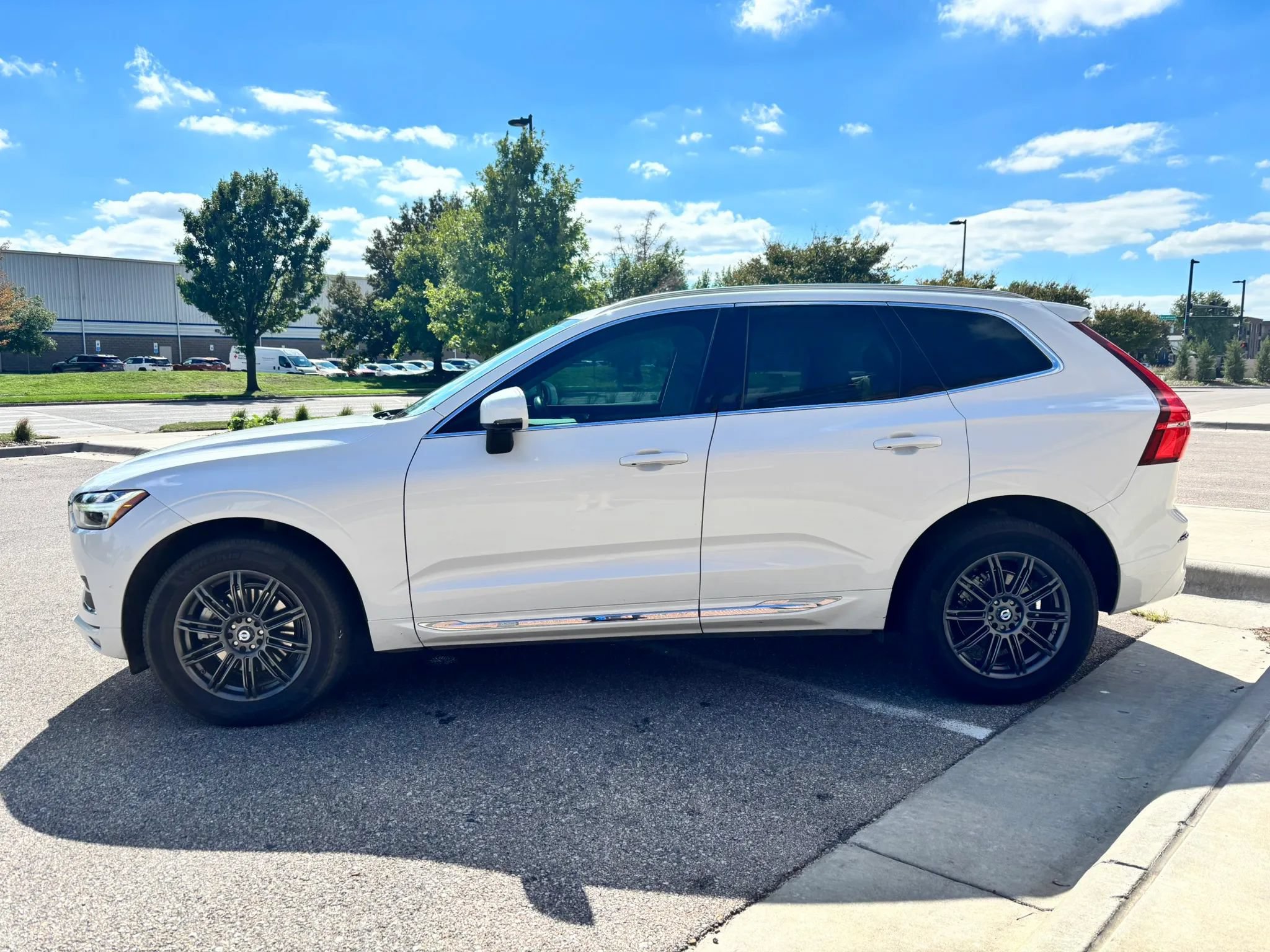 Used 2021 Volvo XC60 T5 Inscription w/ Advanced Package FWD image 4