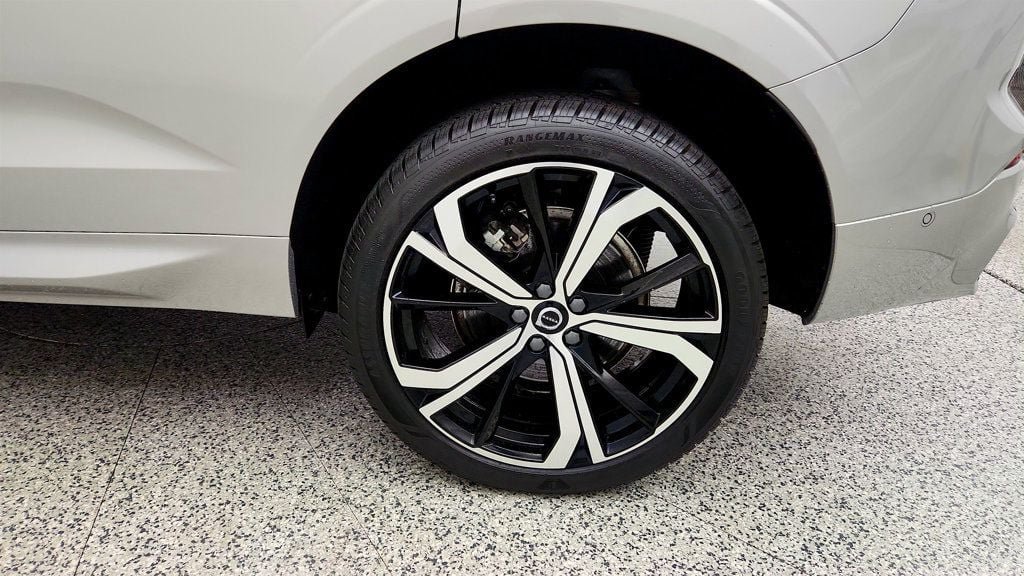 Used 2025 Volvo XC60 B5 Ultra w/ Climate Package AWD/4WD image 9