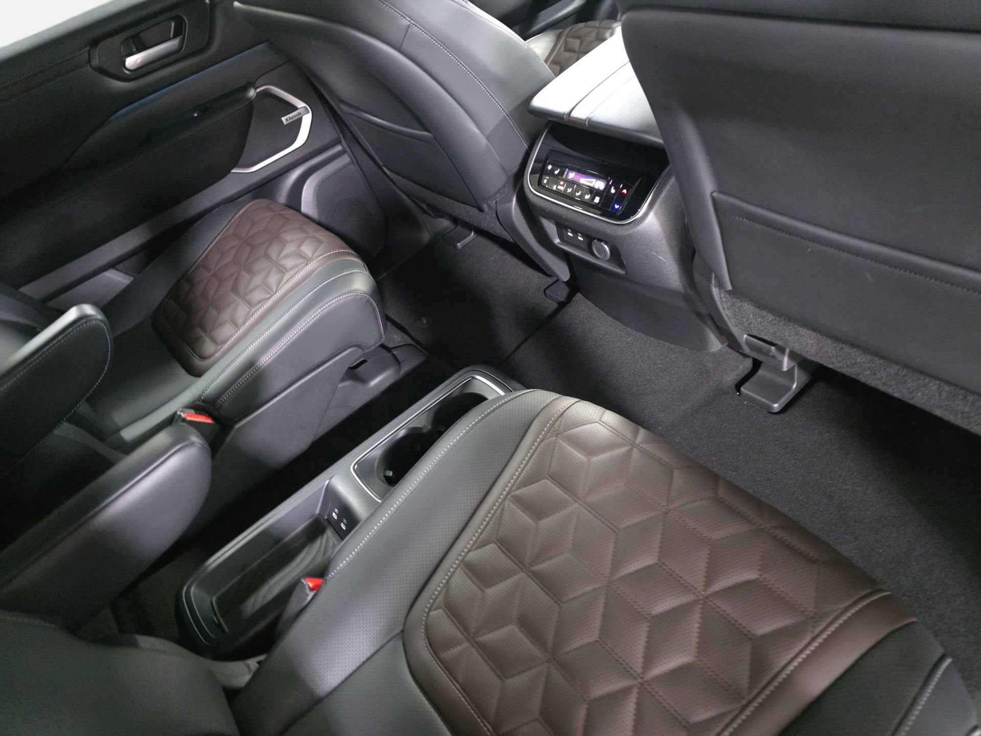 Used 2025 Nissan Armada Platinum Reserve image 11