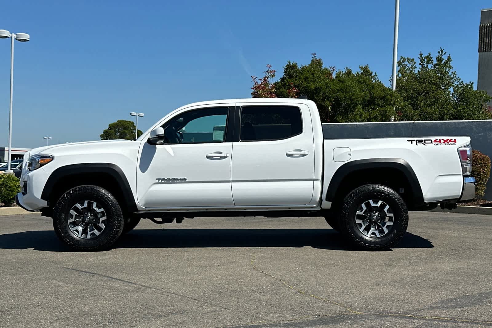 Used 2023 Toyota Tacoma TRD Off-Road AWD/4WD image 9