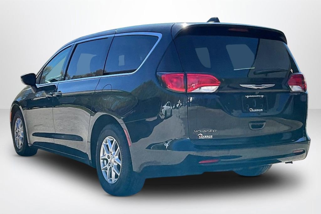 Used 2024 Chrysler Voyager LX FWD image 4