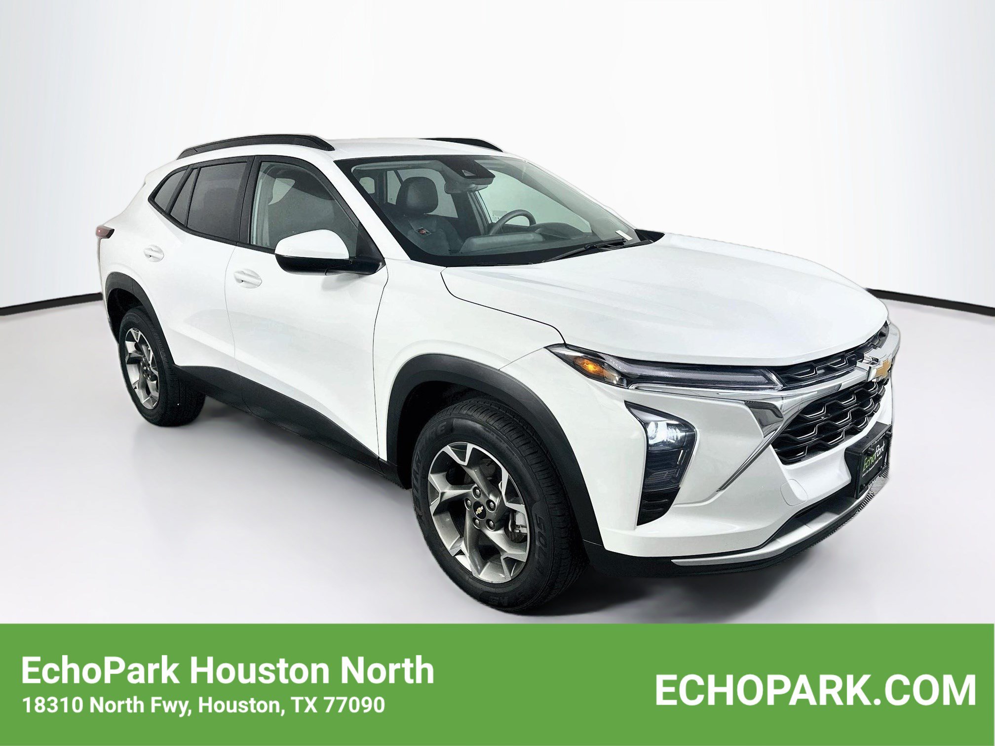 Used 2025 Chevrolet Trax LT FWD image 1