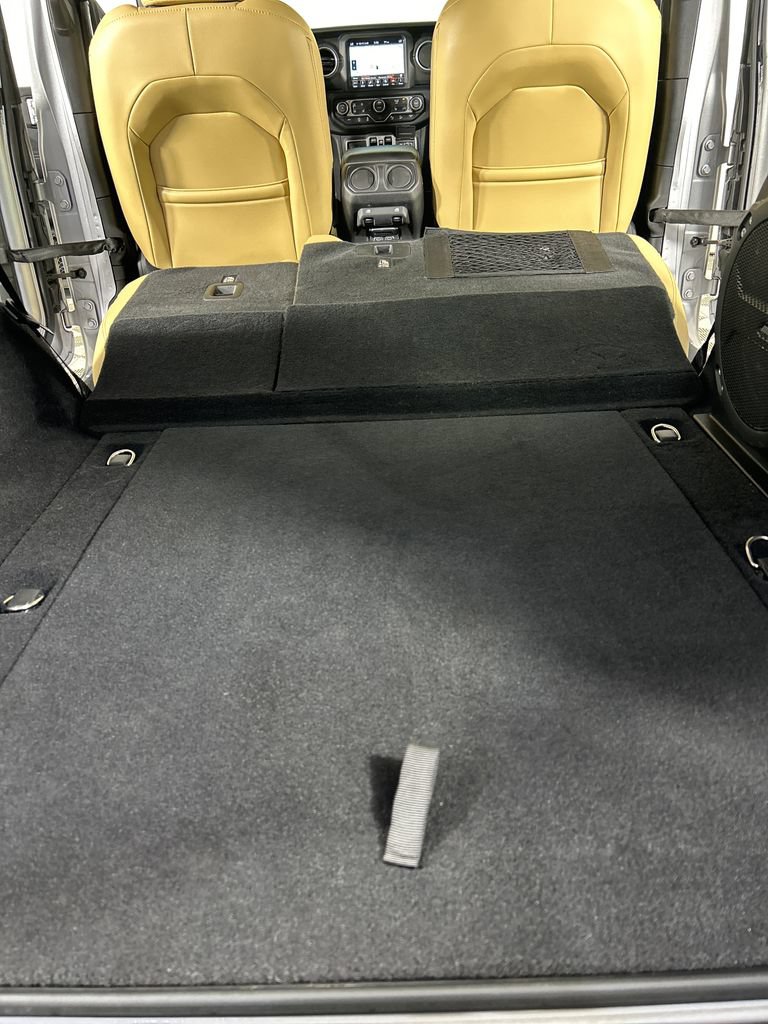 Used 2018 Jeep Wrangler Unlimited Sahara AWD/4WD image 22