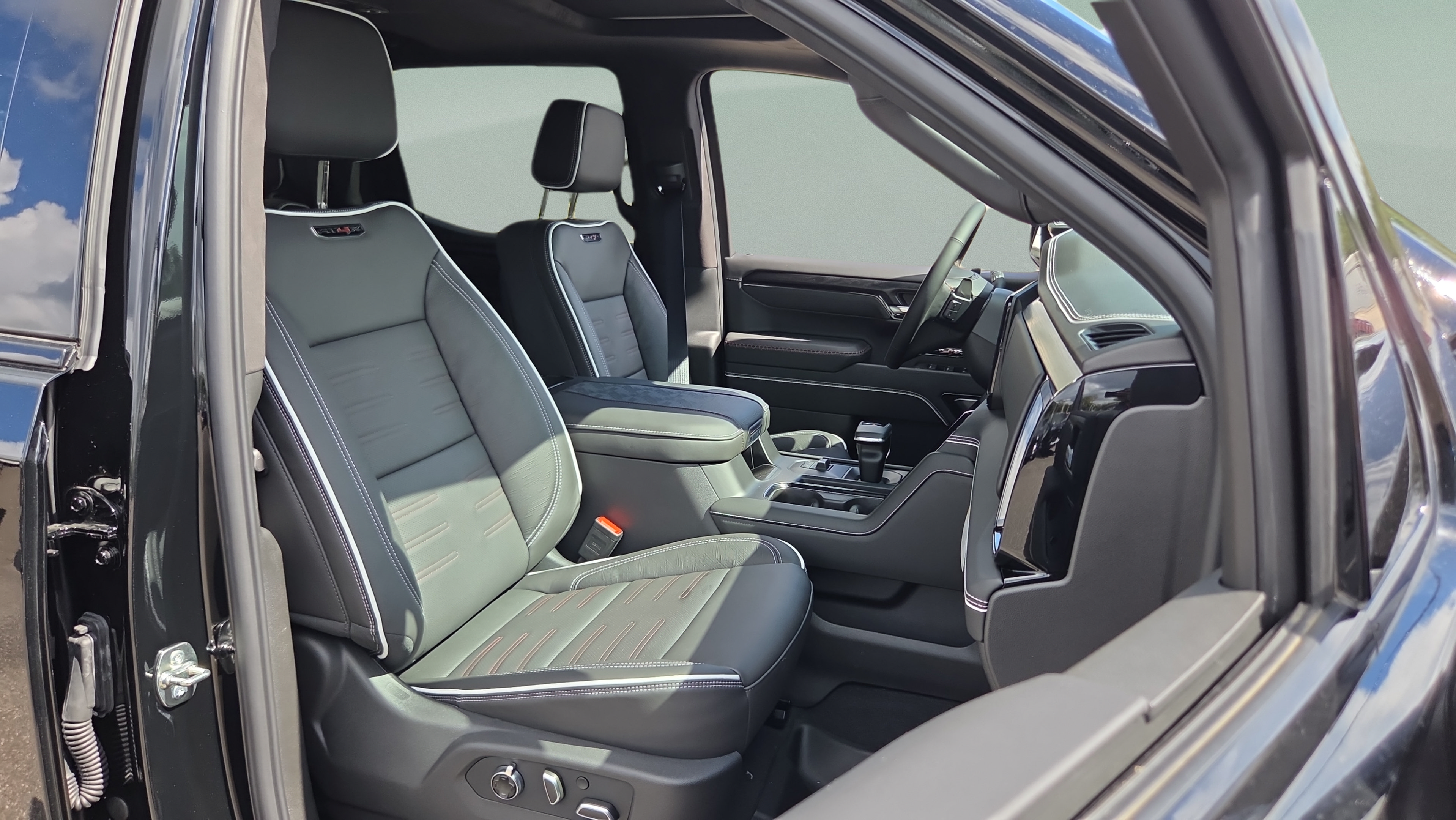 New 2026 GMC Sierra 1500 AT4X AWD/4WD image 15