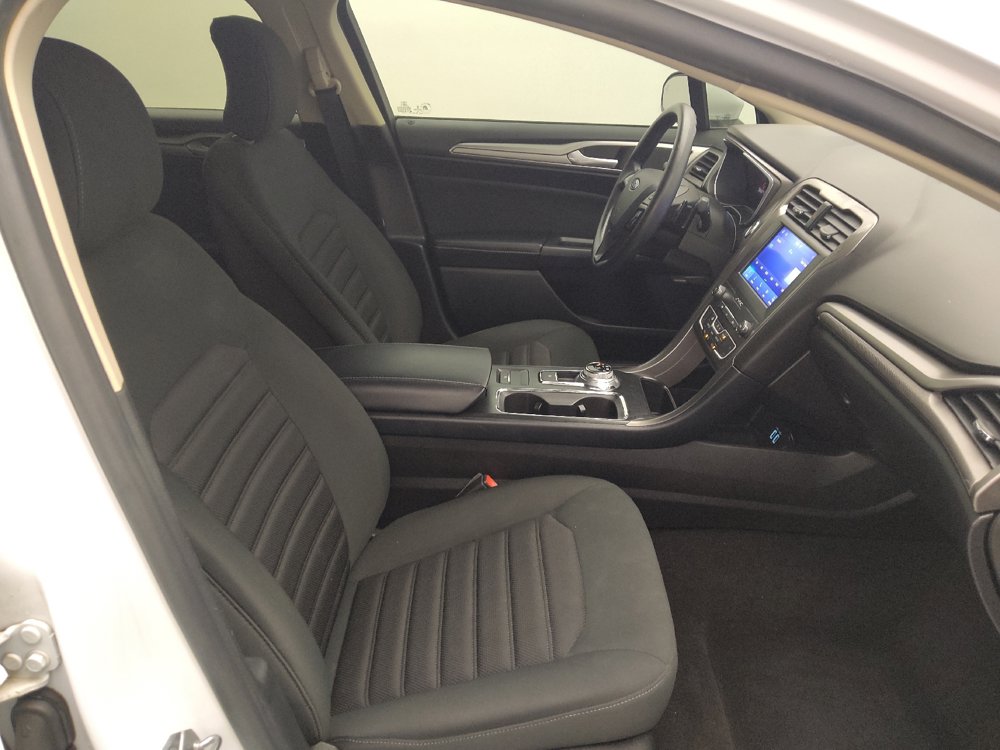 Used 2019 Ford Fusion SE FWD image 21