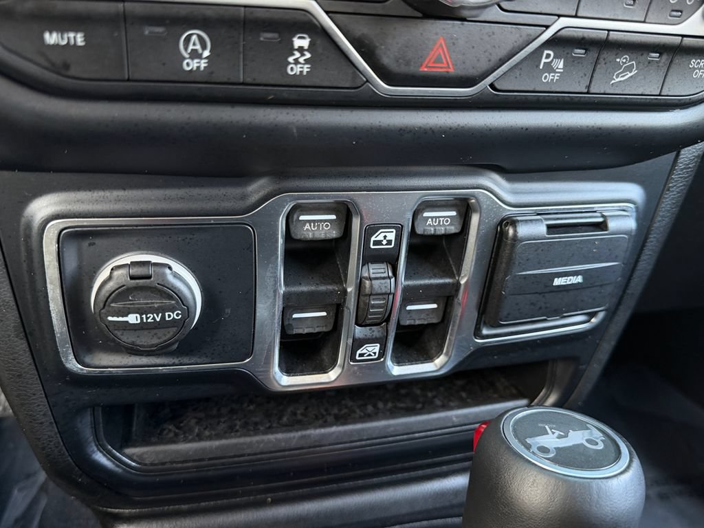 Used 2019 Jeep Wrangler Unlimited Sahara AWD/4WD image 23