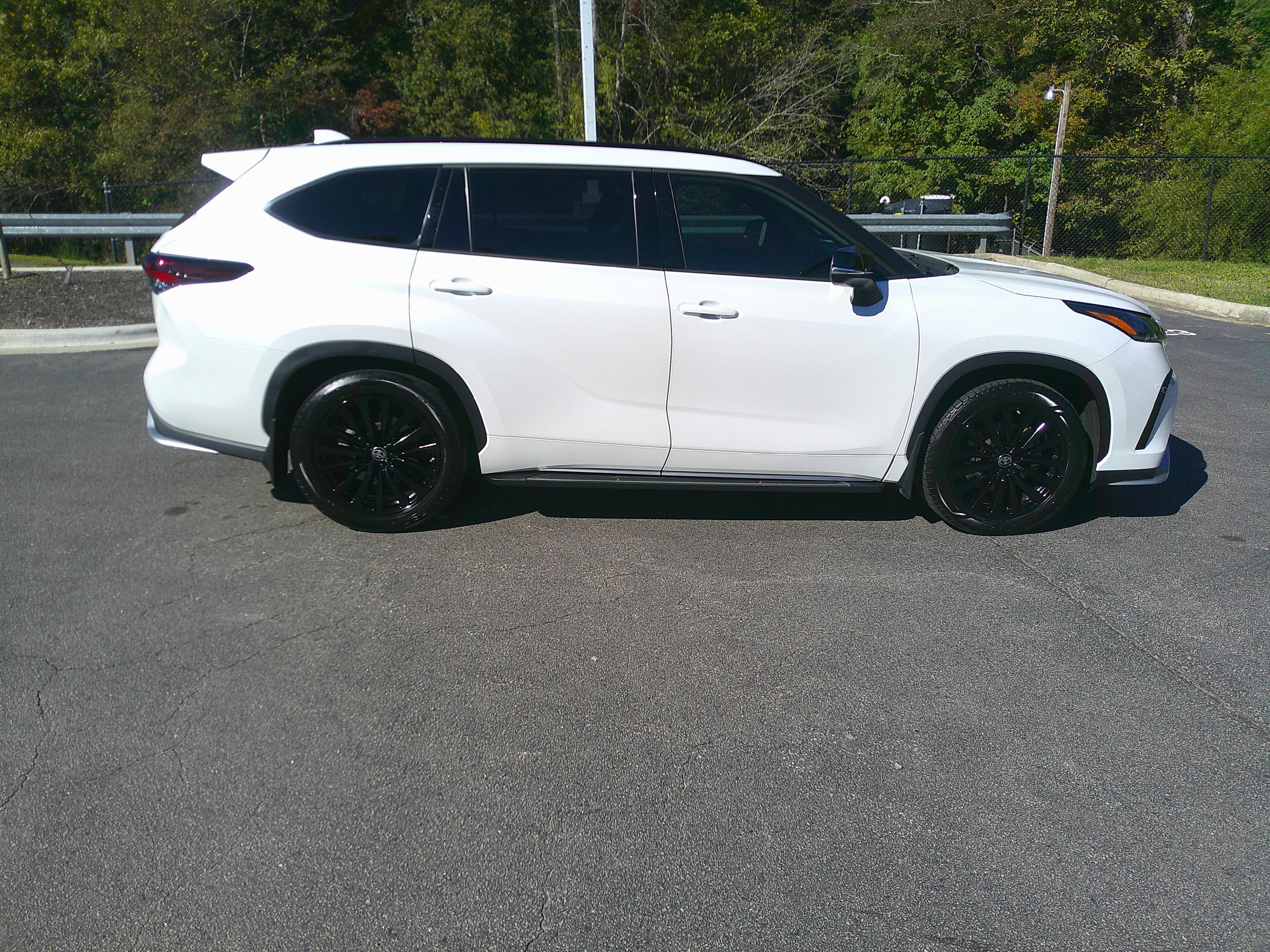 Used 2024 Toyota Highlander XSE image 14