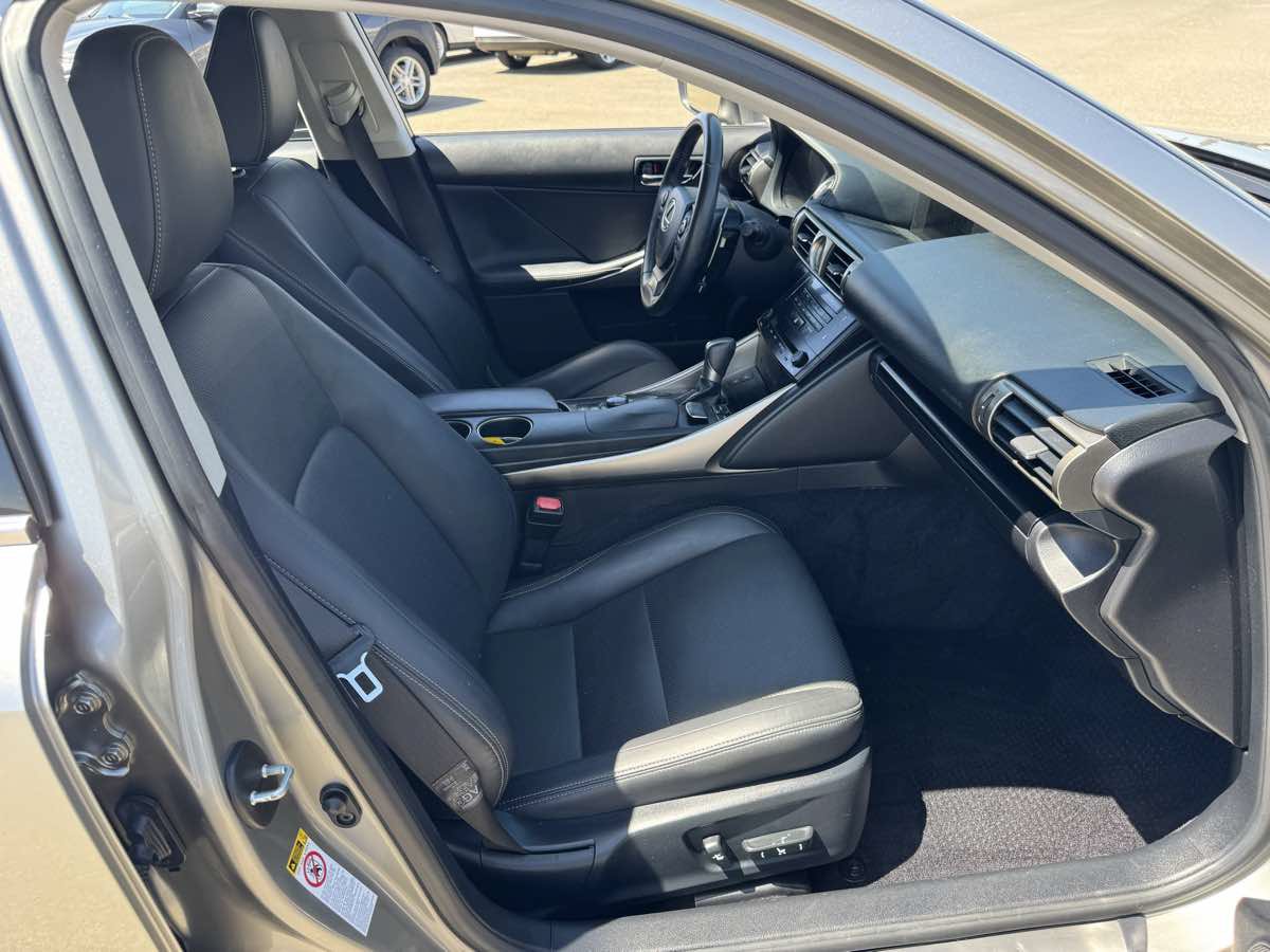 Used 2014 Lexus IS 250 w/ Navigation Package RWD image 12