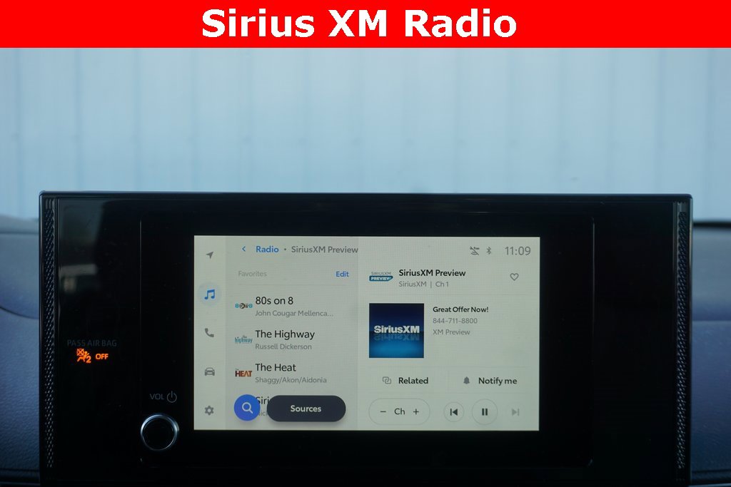 Used 2025 Toyota Sienna LE image 8